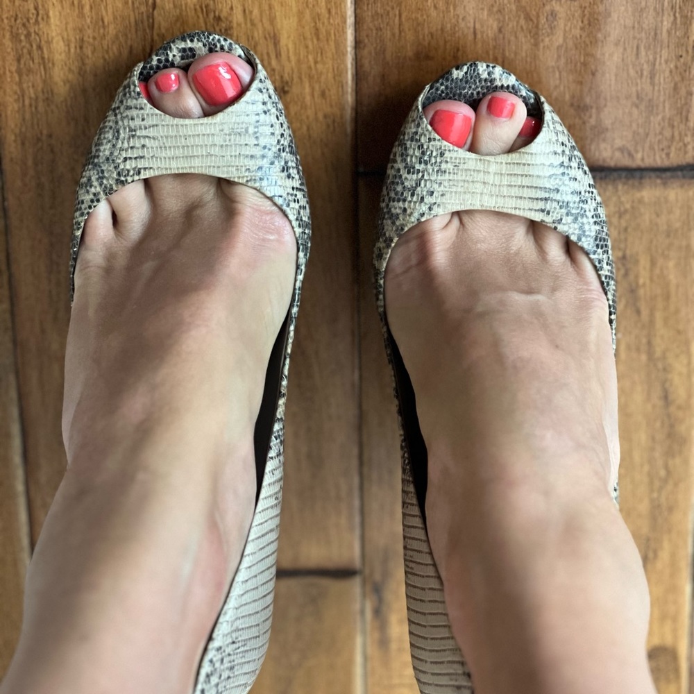 Uterque. Size 38. 110mm heel. Pre-owned. Made in Spain.